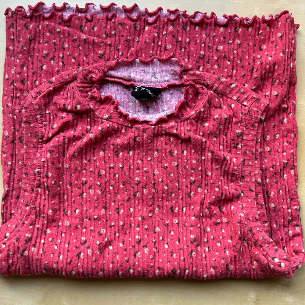 Red short sleeve turtle neck